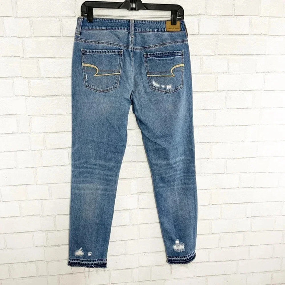 American Eagle Distressed/Destroyed Tomgirl Button Fly Jeans Women's Size 4R - Picture 4 of 6